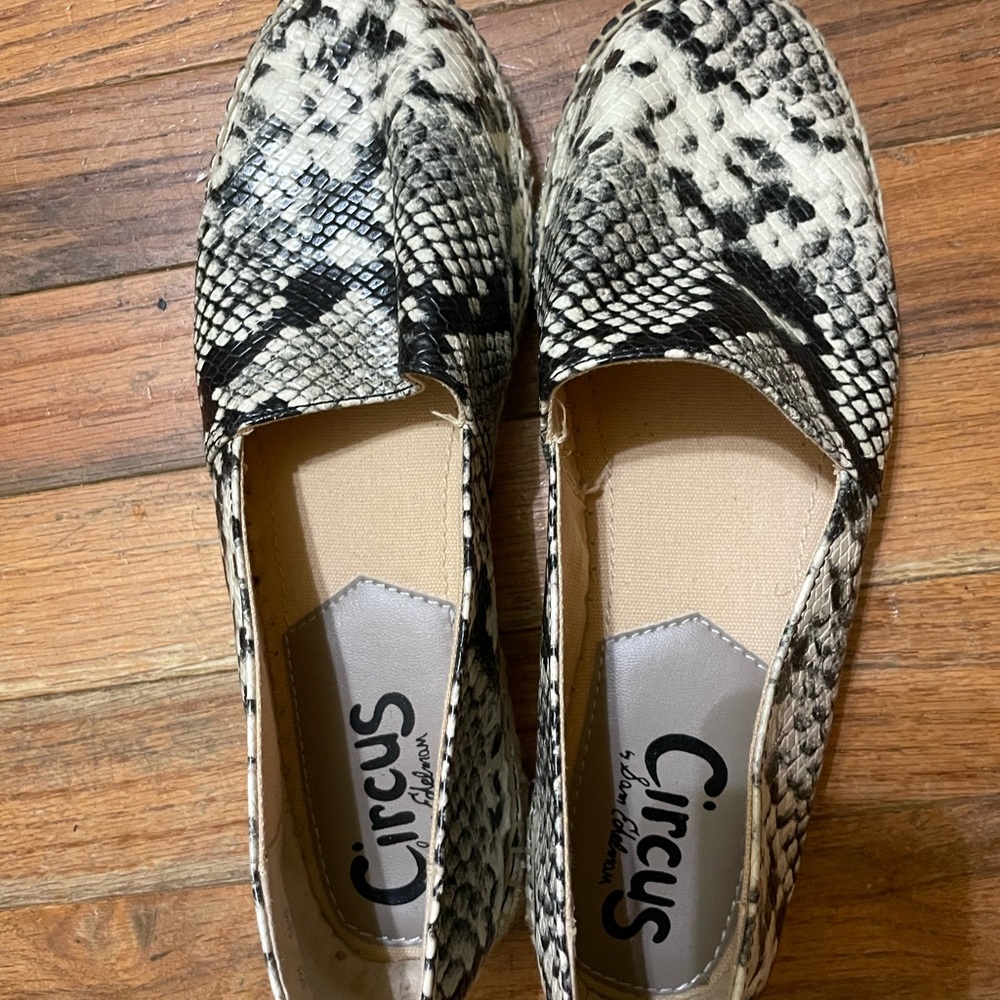 Circus by Sam Edelman Black and White Snake Print Flats women’s 8.5 medium - Picture 3 of 6